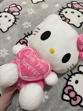 un authentic hello kitty